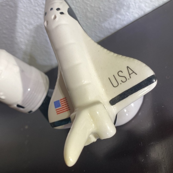 Vintage Space Shuttle USA Salt & Pepper Shakers Capsule Station Launch 1992 - Picture 3 of 15